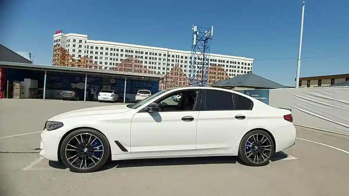 BMW 5 серии 2021 года за 22 700 000 тг. в Шымкент