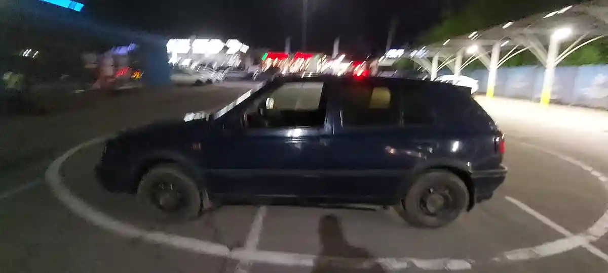 Volkswagen Golf 1995 года за 500 000 тг. в Алматы