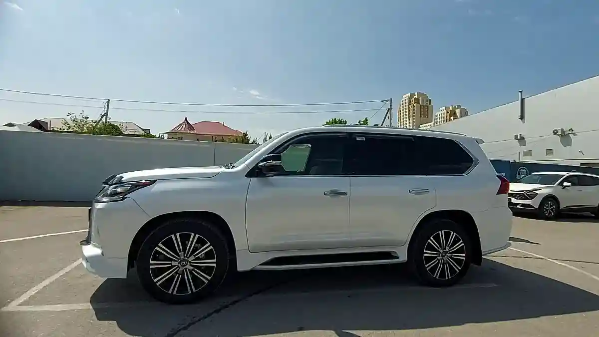 Lexus LX 2017 года за 45 000 000 тг. в Шымкент