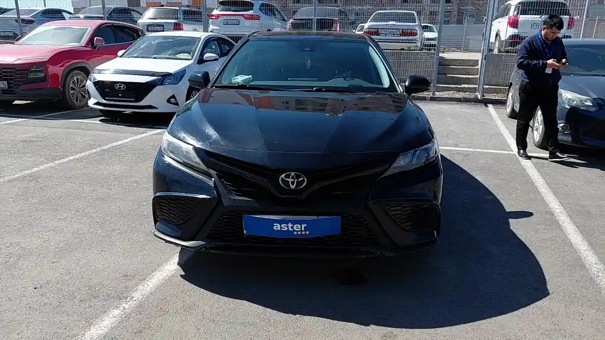 Toyota Camry 2021 года за 13 000 000 тг. в Астана