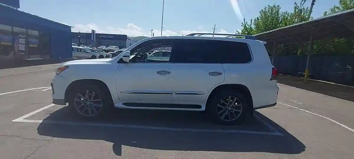 Lexus LX 2014 года за 37 000 000 тг. в Алматы