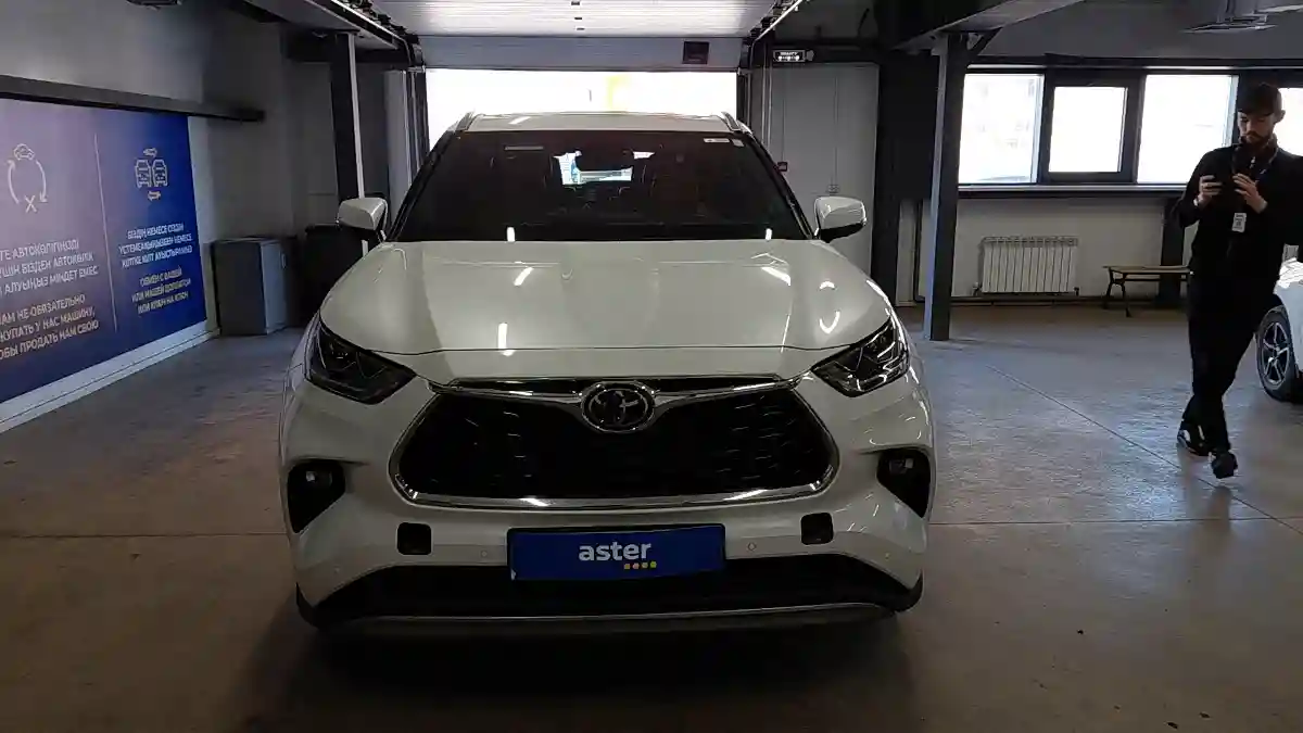 Toyota Highlander 2022 года за 28 000 000 тг. в Астана