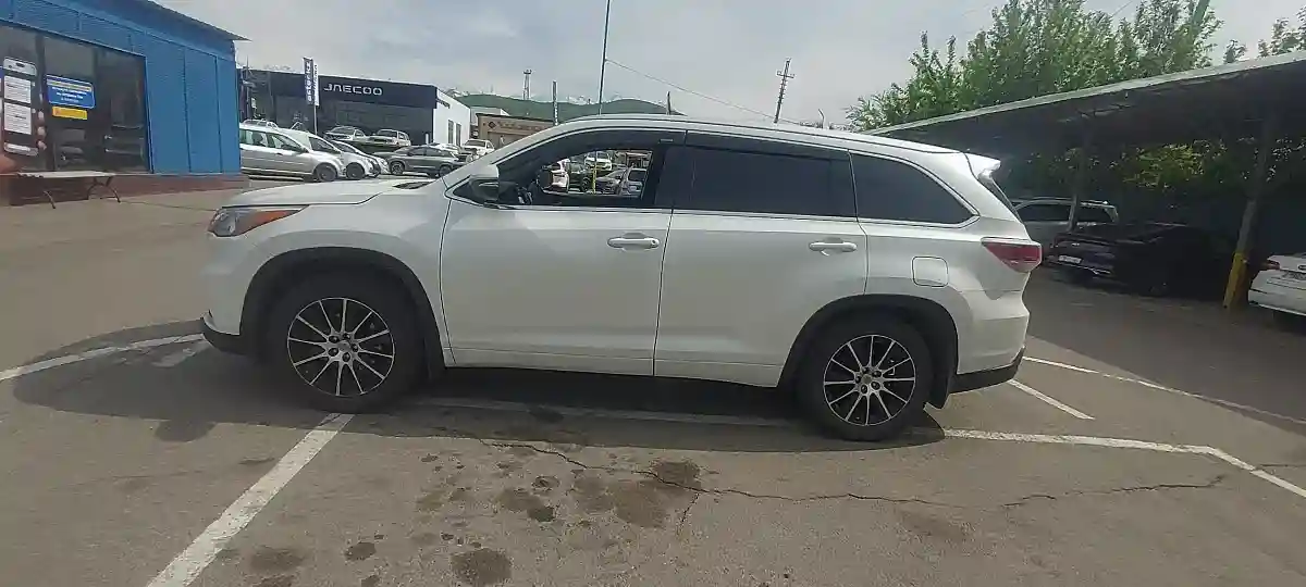 Toyota Highlander 2014 года за 16 000 000 тг. в Алматы