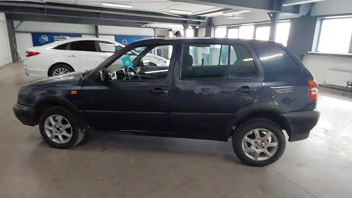 Volkswagen Golf 1994 года за 700 000 тг. в Астана