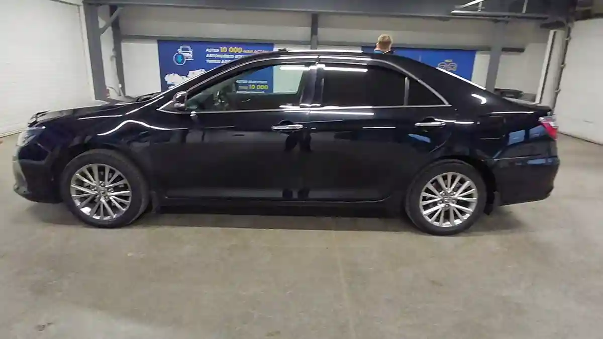 Toyota Camry 2017 года за 10 500 000 тг. в Астана