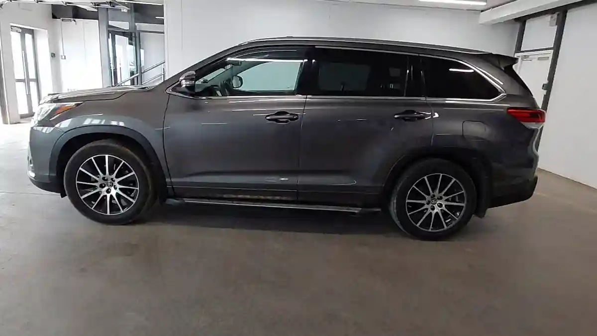 Toyota Highlander 2018 года за 17 500 000 тг. в Астана