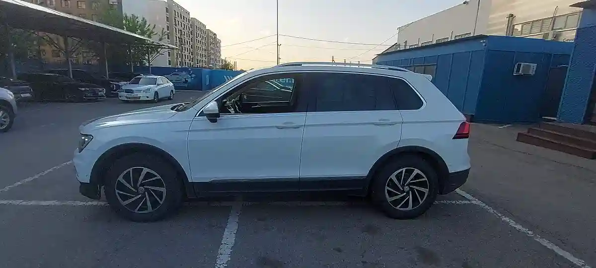 Volkswagen Tiguan 2018 года за 10 000 000 тг. в Алматы