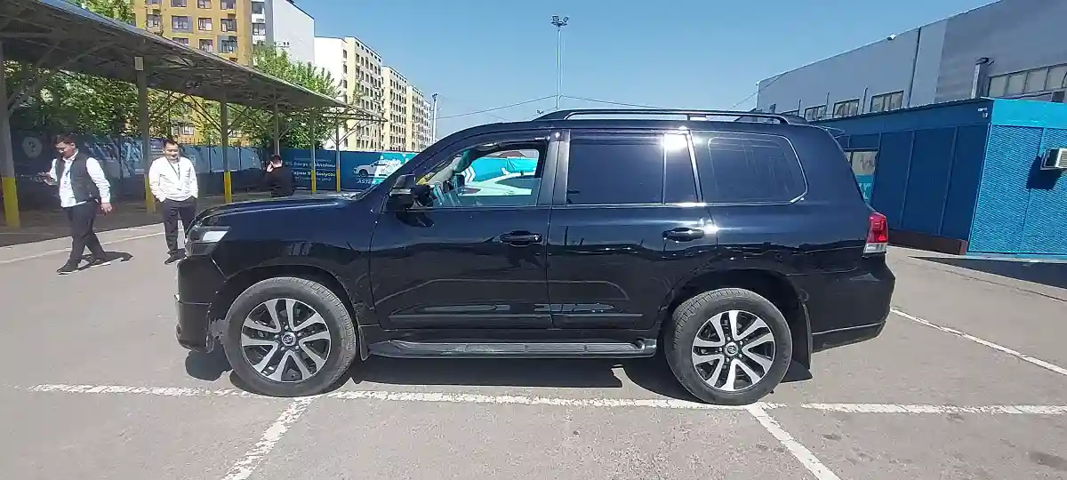 Toyota Land Cruiser 2018 года за 40 000 000 тг. в Алматы