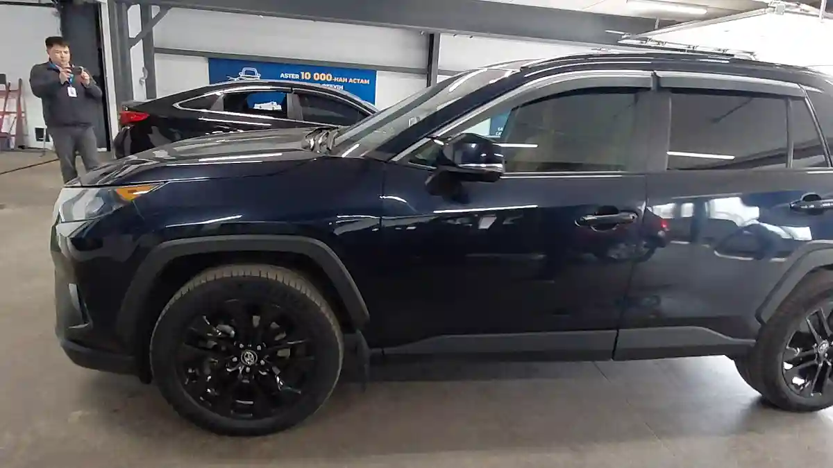 Toyota RAV4 2019 года за 12 000 000 тг. в Астана