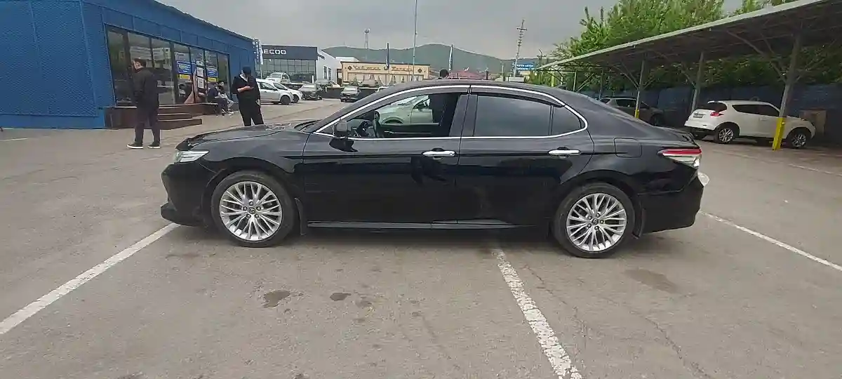 Toyota Camry 2018 года за 14 200 000 тг. в Алматы
