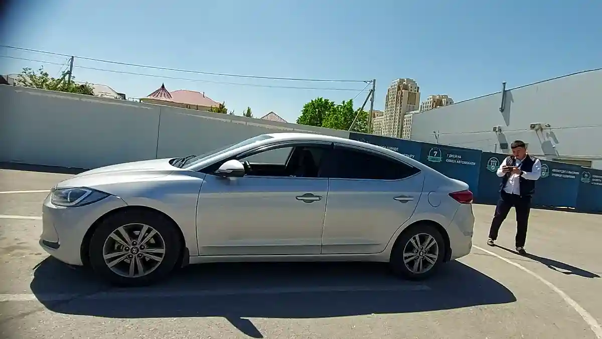 Hyundai Elantra 2018 года за 6 500 000 тг. в Шымкент
