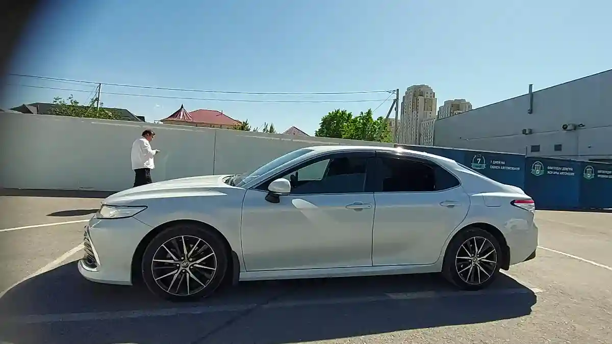 Toyota Camry 2021 года за 17 500 000 тг. в Шымкент