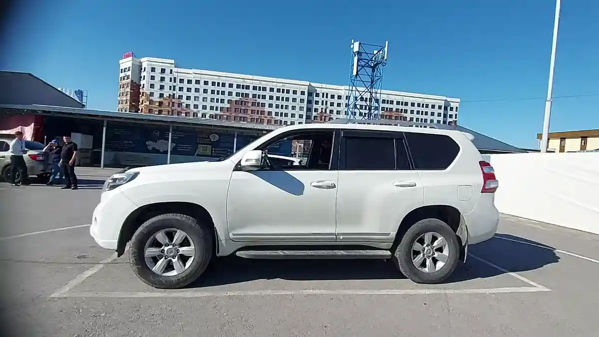 Toyota Land Cruiser Prado 2013 года за 17 000 000 тг. в Шымкент