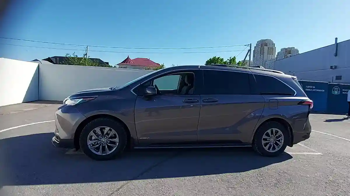 Toyota Sienna 2021 года за 22 000 000 тг. в Шымкент