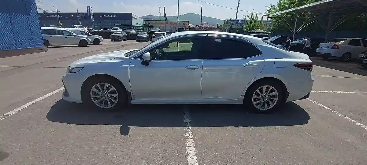Toyota Camry 2023 года за 18 000 000 тг. в Алматы