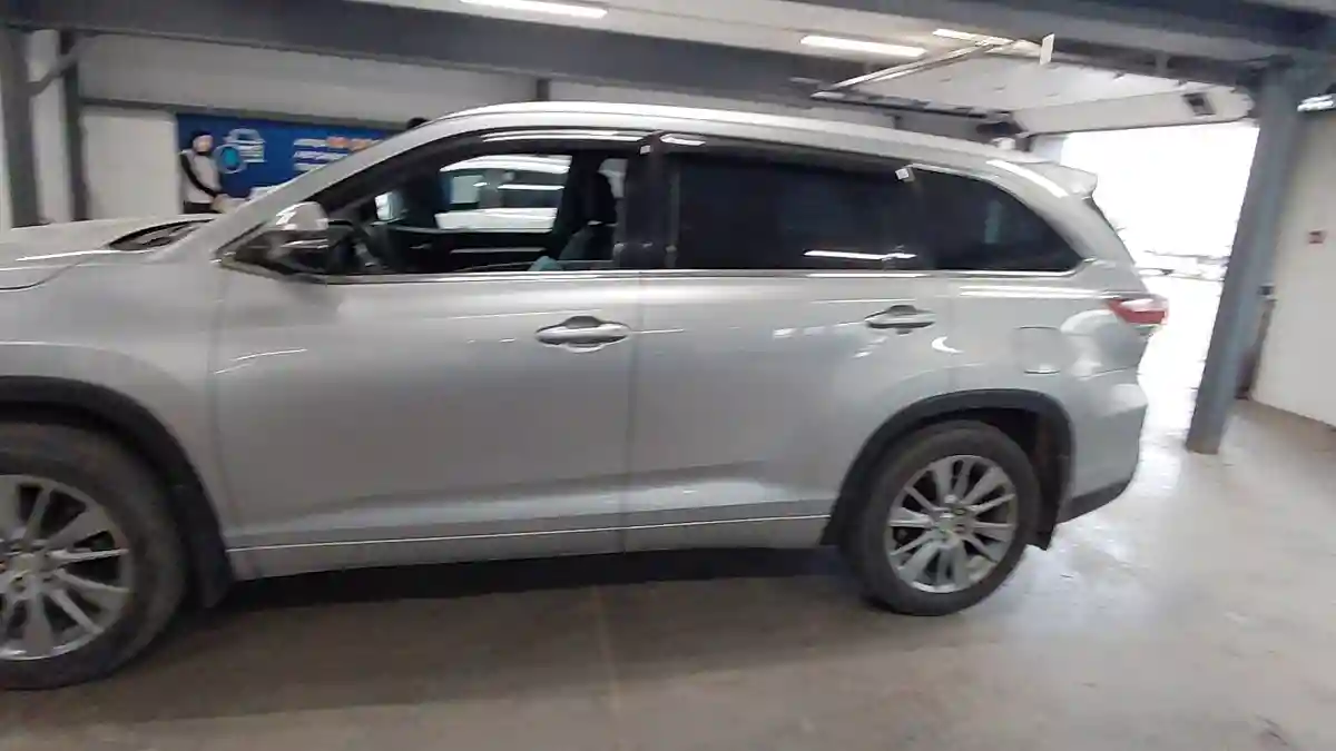 Toyota Highlander 2014 года за 14 700 000 тг. в Астана