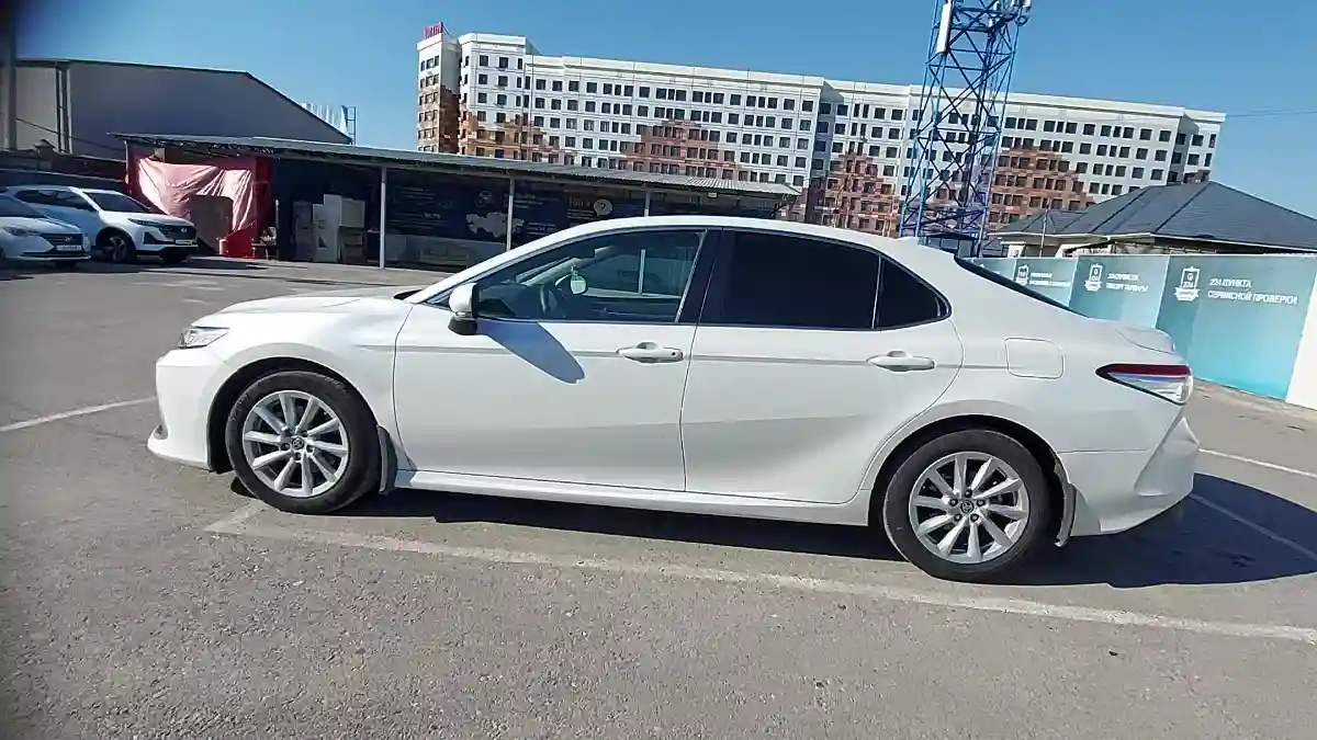 Toyota Camry 2021 года за 14 800 000 тг. в Шымкент