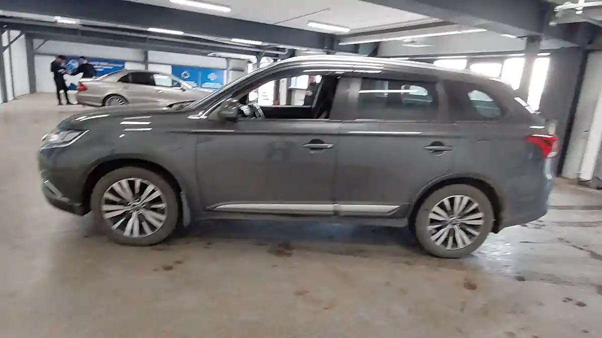 Mitsubishi Outlander 2020 года за 9 000 000 тг. в Астана