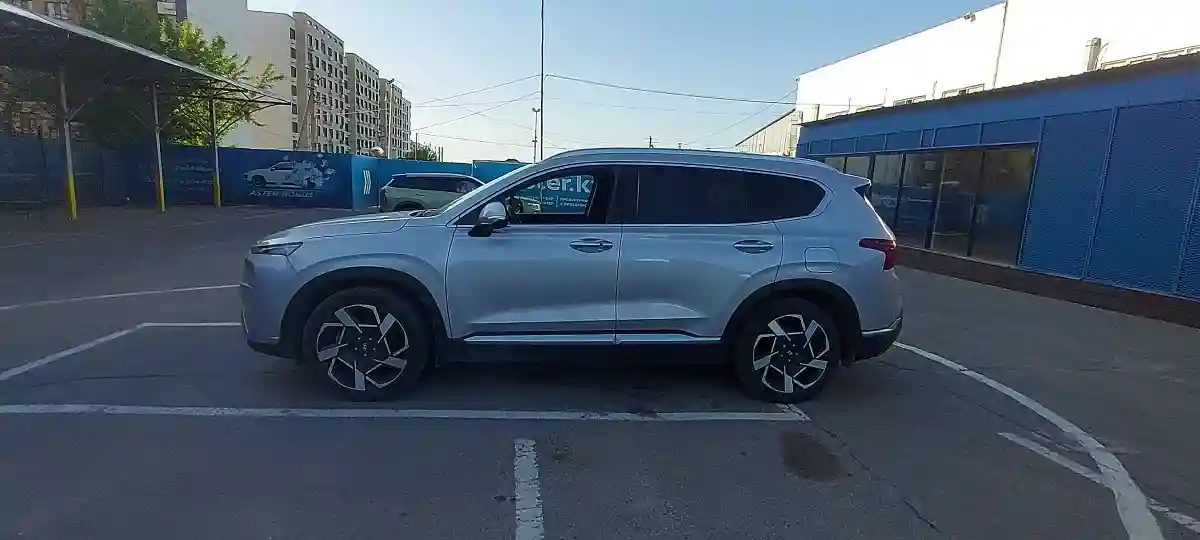 Hyundai Santa Fe 2023 года за 17 000 000 тг. в Алматы