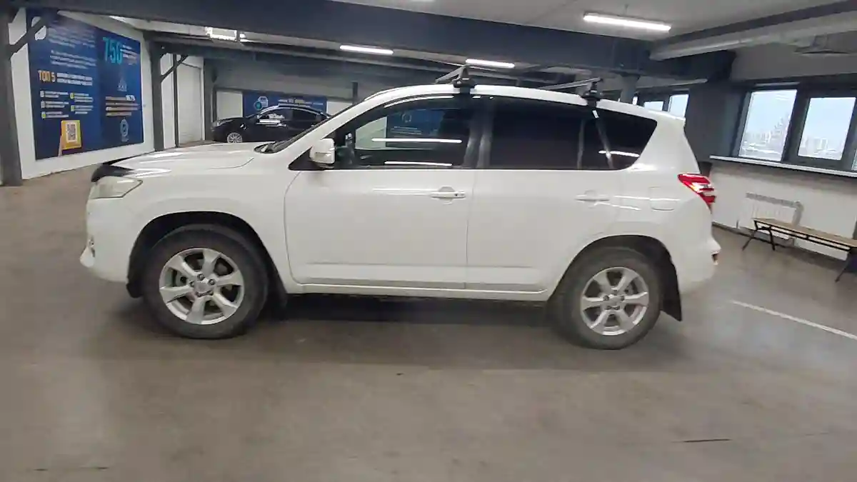 Toyota RAV4 2011 года за 8 000 000 тг. в Астана