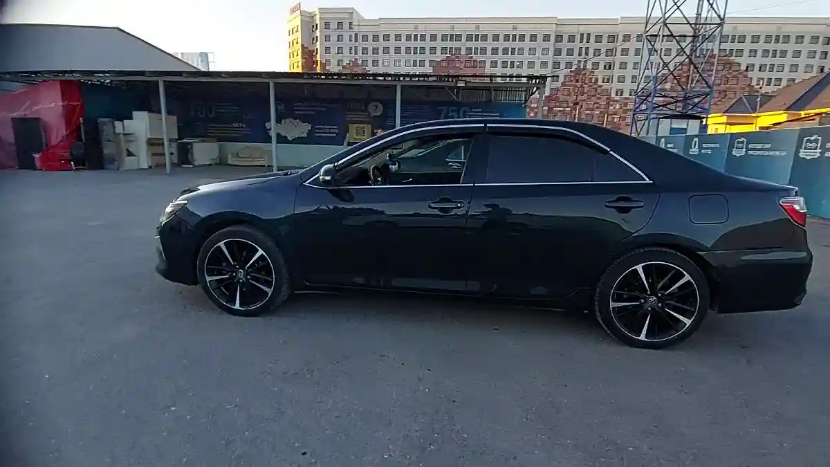 Toyota Camry 2015 года за 9 600 000 тг. в Шымкент
