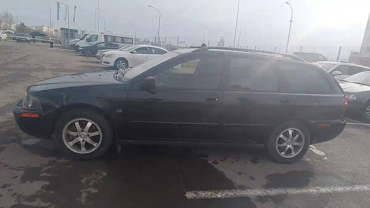 Volvo V40 2003 года за 3 200 000 тг. в Астана