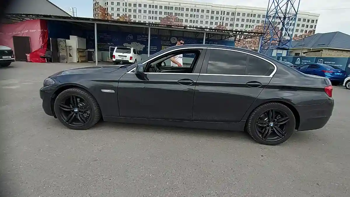 BMW 5 серии 2013 года за 9 500 000 тг. в Шымкент