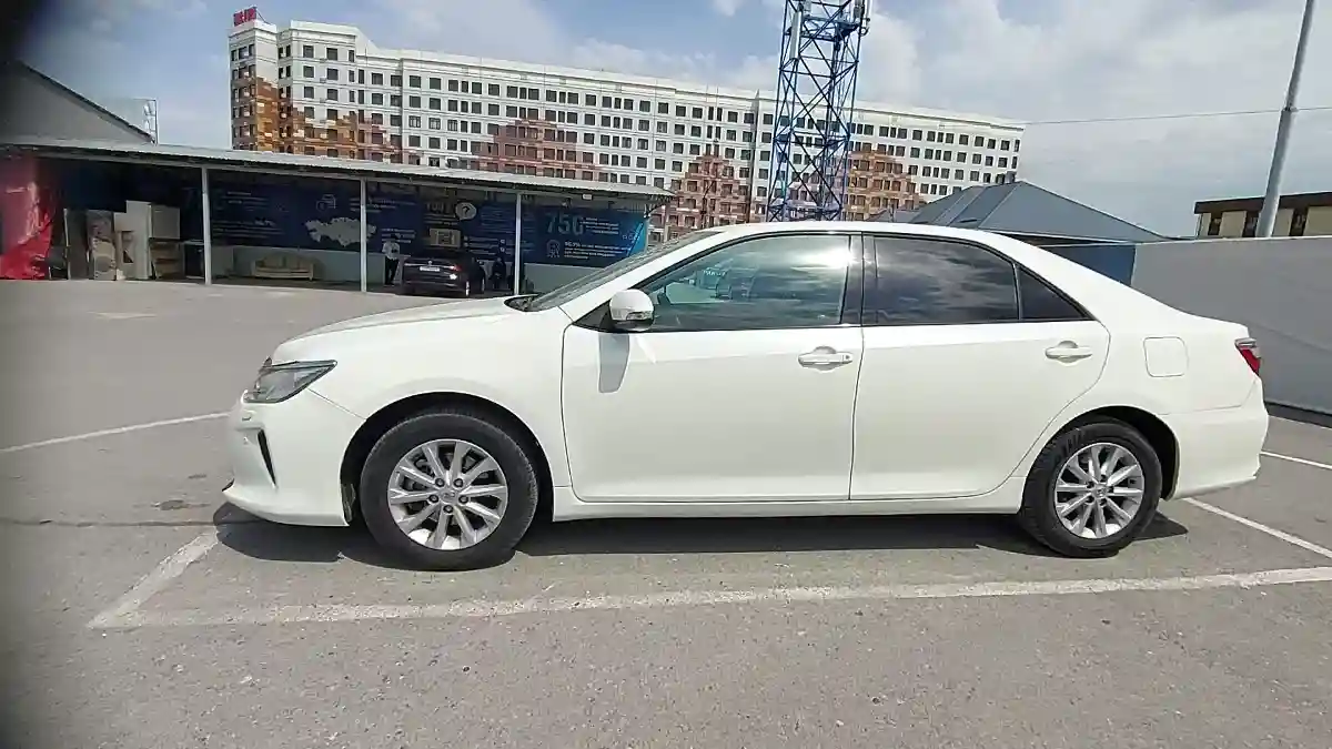 Toyota Camry 2015 года за 12 700 000 тг. в Шымкент
