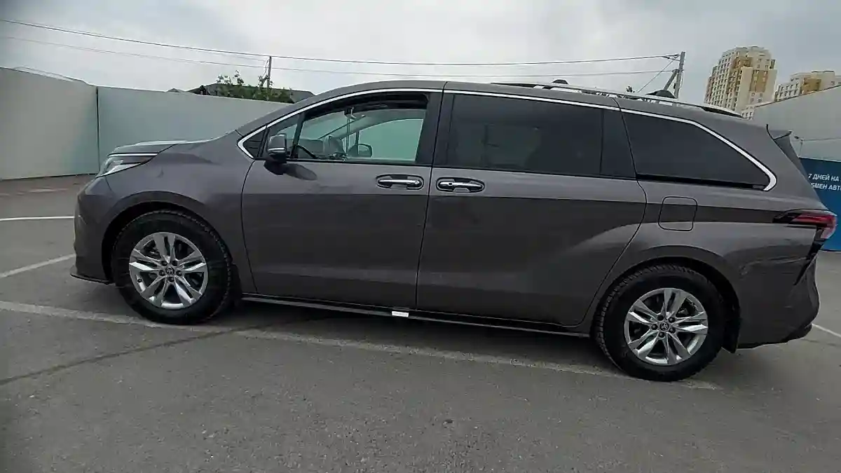 Toyota Sienna 2022 года за 22 000 000 тг. в Шымкент