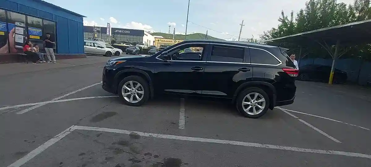 Toyota Highlander 2018 года за 15 000 000 тг. в Алматы