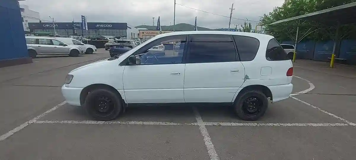 Toyota Ipsum 1997 года за 2 200 000 тг. в Алматы