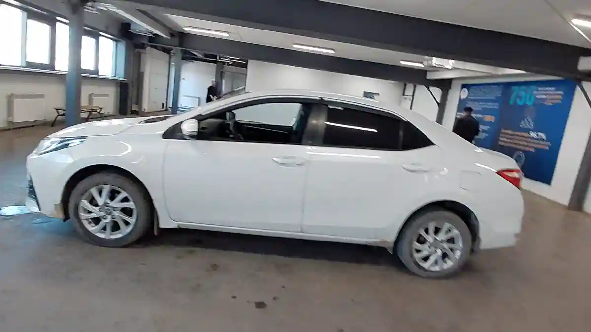 Toyota Corolla 2018 года за 8 000 000 тг. в Астана