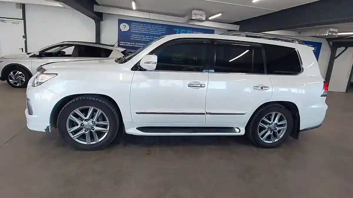 Lexus LX 2014 года за 23 000 000 тг. в Астана