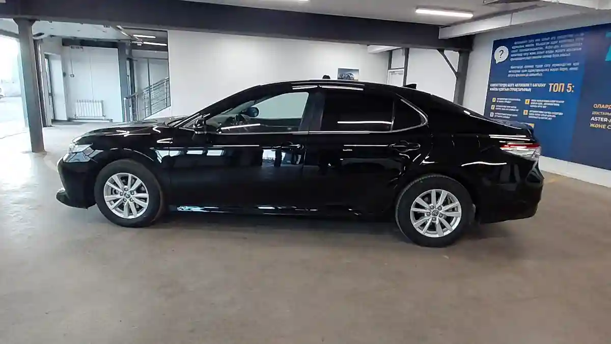 Toyota Camry 2020 года за 9 500 000 тг. в Астана