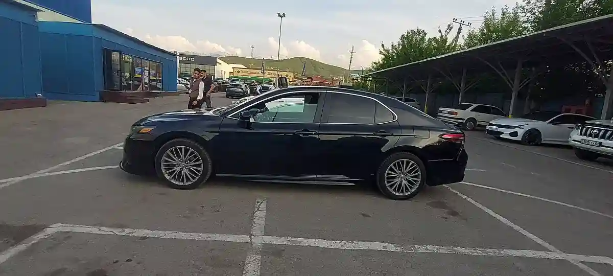 Toyota Camry 2020 года за 10 500 000 тг. в Алматы