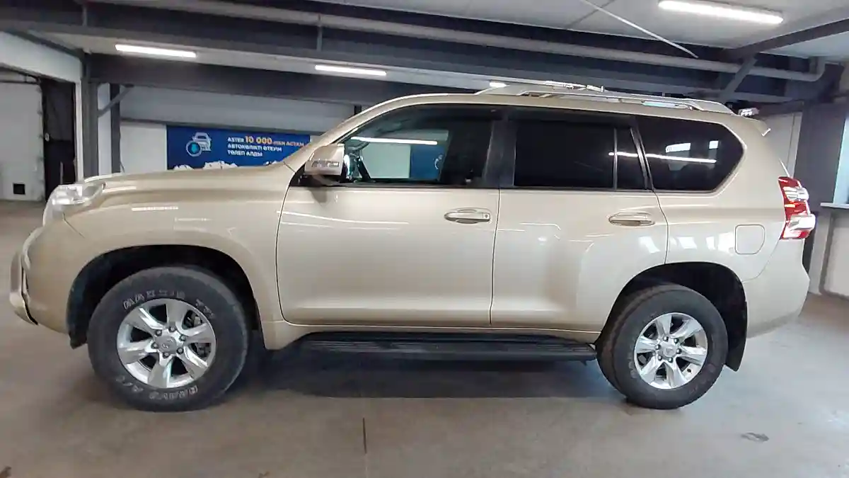 Toyota Land Cruiser Prado 2013 года за 14 000 000 тг. в Астана