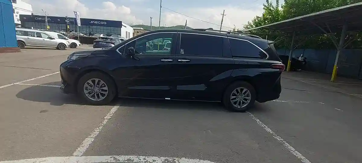 Toyota Sienna 2022 года за 17 000 000 тг. в Алматы