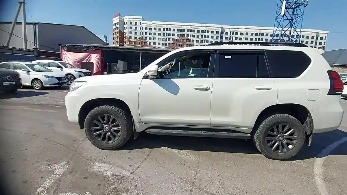 Toyota Land Cruiser Prado 2023 года за 28 000 000 тг. в Шымкент