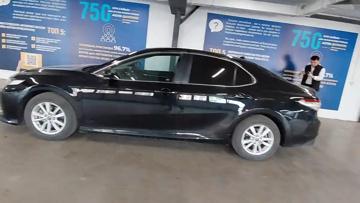 Toyota Camry 2019 года за 13 550 000 тг. в Астана