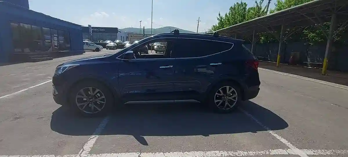 Hyundai Santa Fe 2016 года за 11 000 000 тг. в Алматы