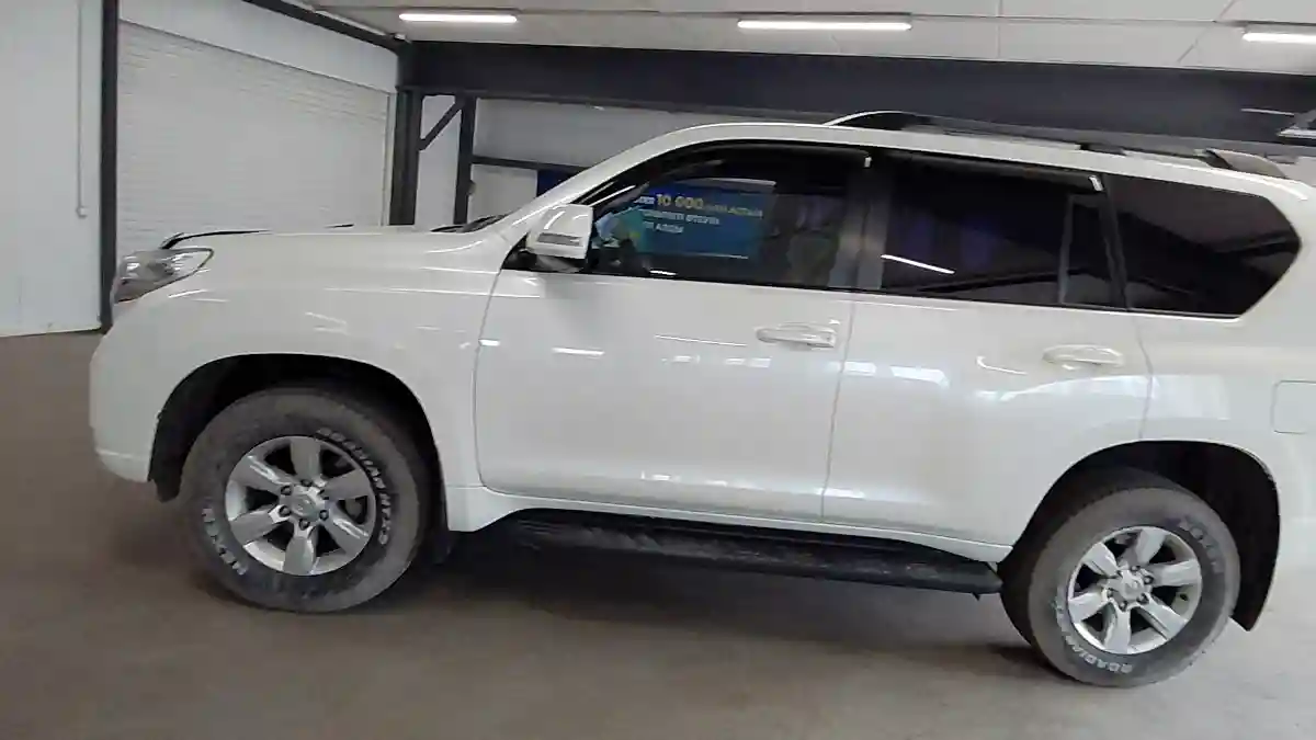 Toyota Land Cruiser Prado 2016 года за 18 400 000 тг. в Астана