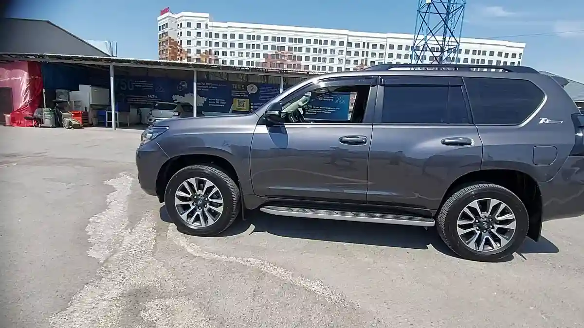 Toyota Land Cruiser Prado 2021 года за 25 000 000 тг. в Шымкент