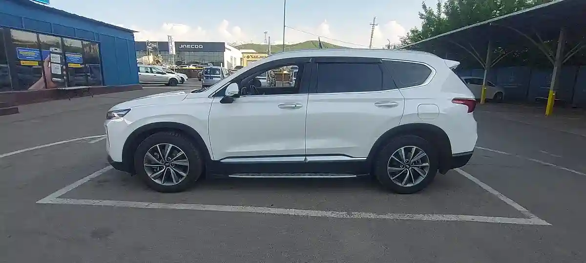 Hyundai Santa Fe 2019 года за 12 000 000 тг. в Алматы