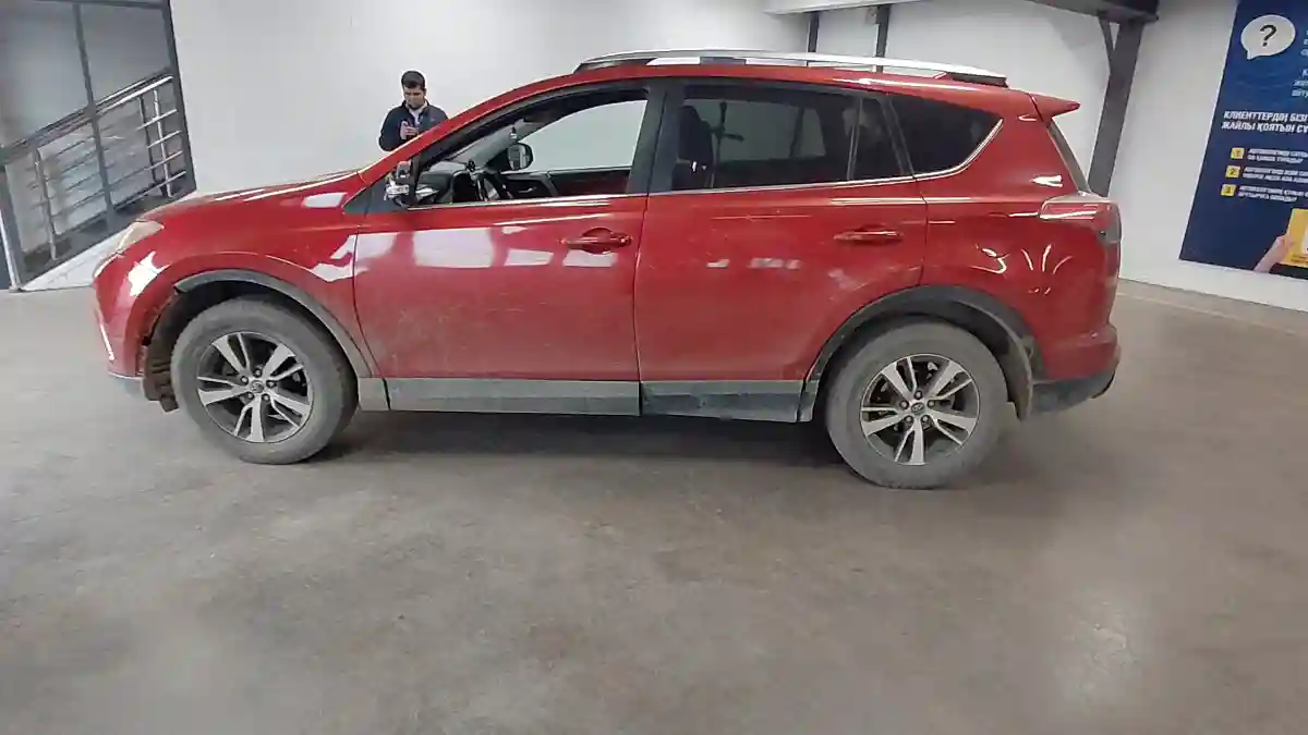 Toyota RAV4 2016 года за 8 000 000 тг. в Астана