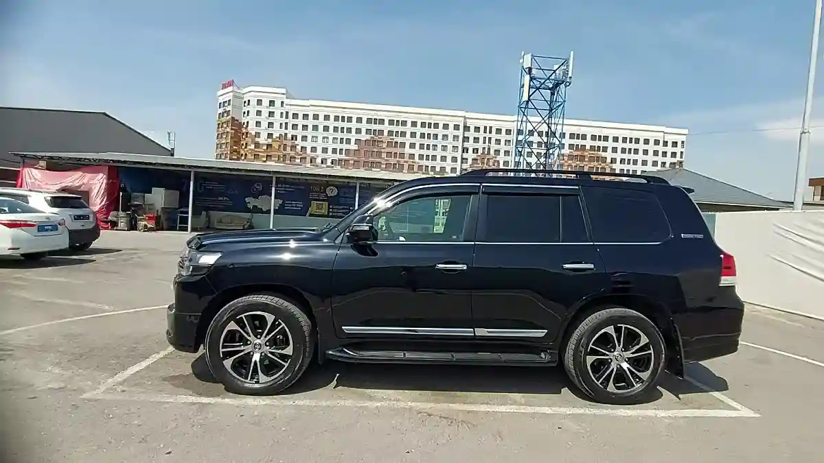 Toyota Land Cruiser 2018 года за 38 500 000 тг. в Шымкент