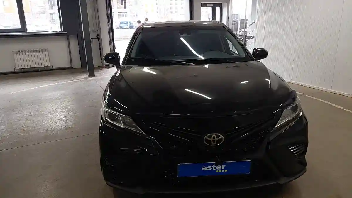 Toyota Camry 2021 года за 11 500 000 тг. в Астана