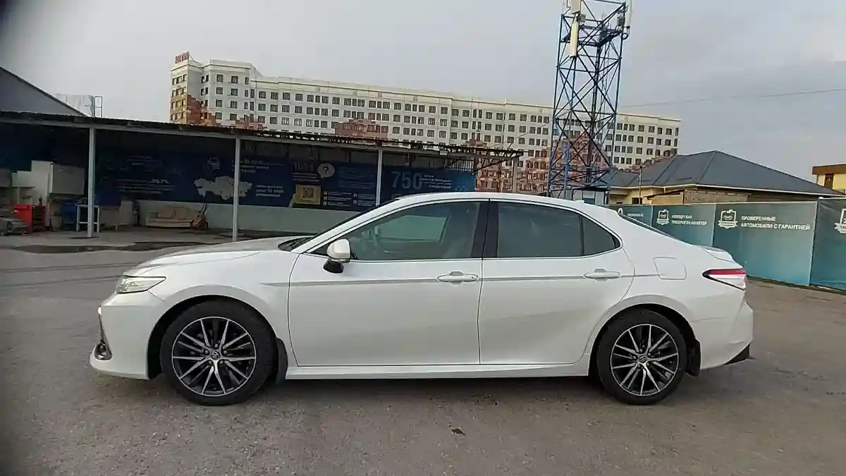 Toyota Camry 2021 года за 17 500 000 тг. в Шымкент