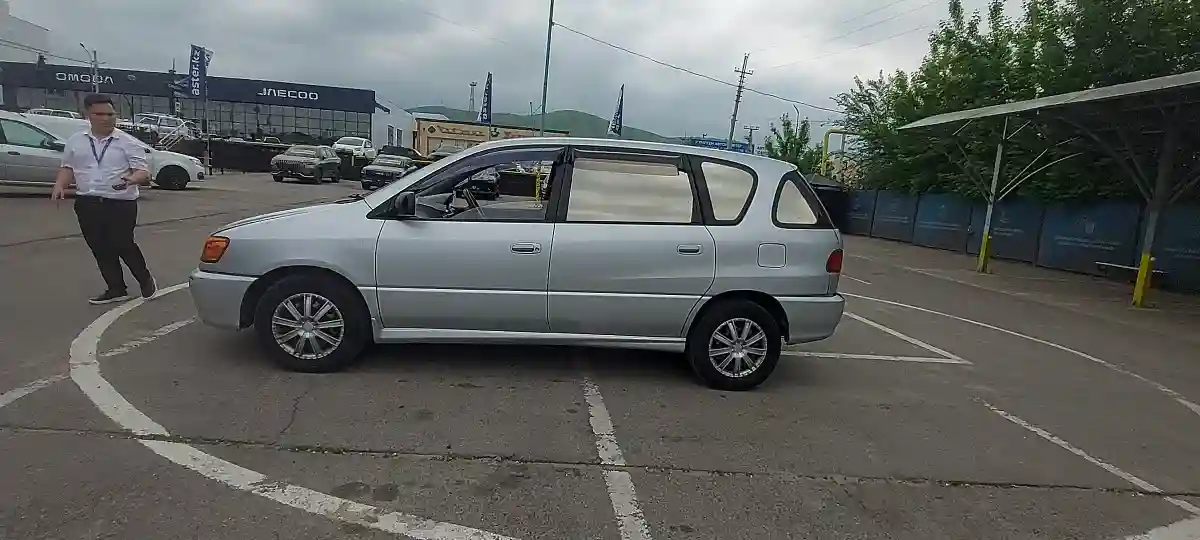 Toyota Ipsum 1996 года за 2 500 000 тг. в Алматы