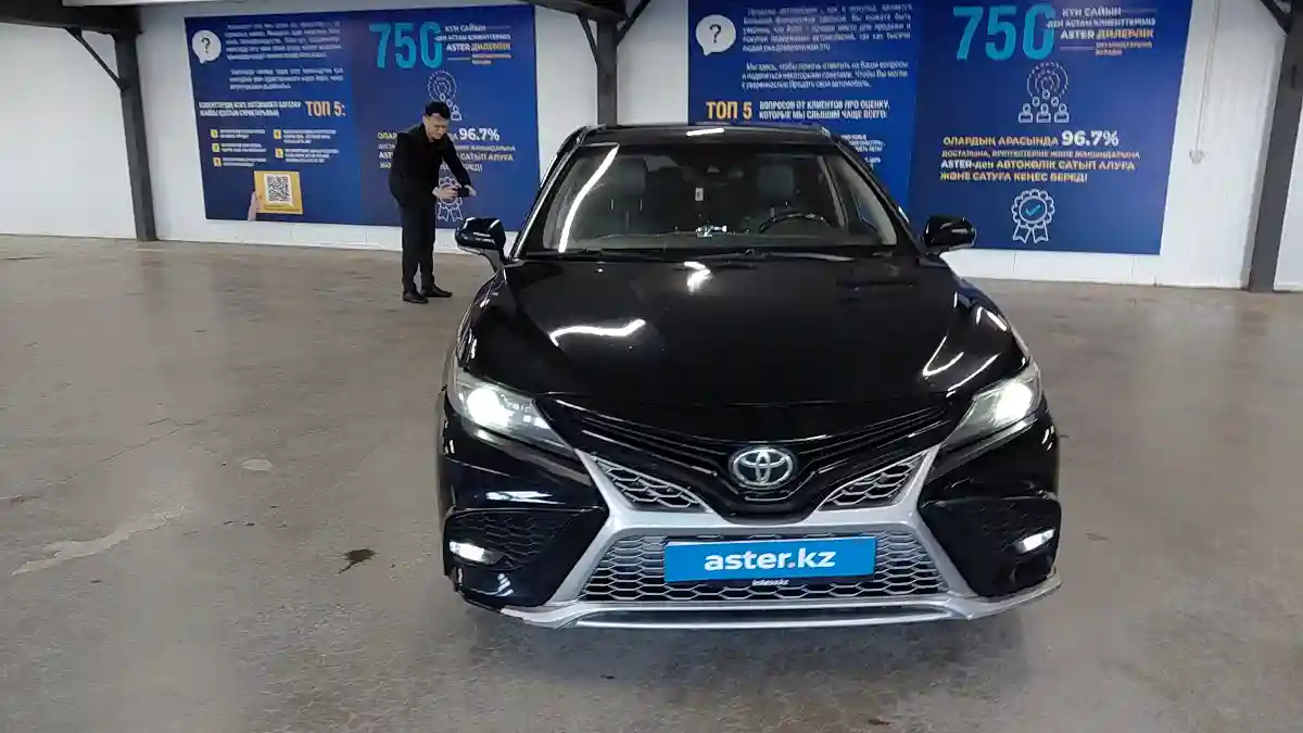 Toyota Camry 2021 года за 10 000 000 тг. в Астана