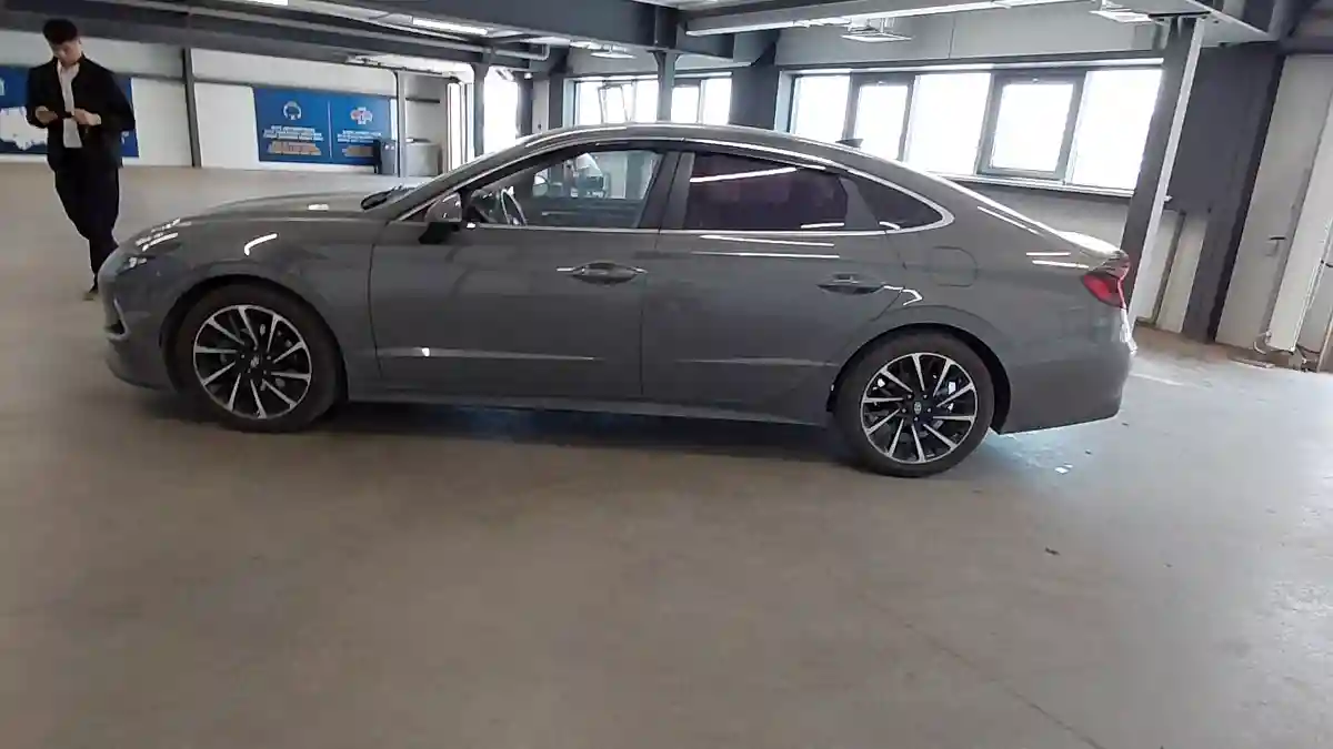 Hyundai Sonata 2019 года за 10 000 000 тг. в Астана